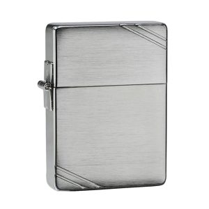 تصویر فندک Zippo مدل 1935 Replica with Slashes با طراحی کلاسیک و بدنه فلزی براق