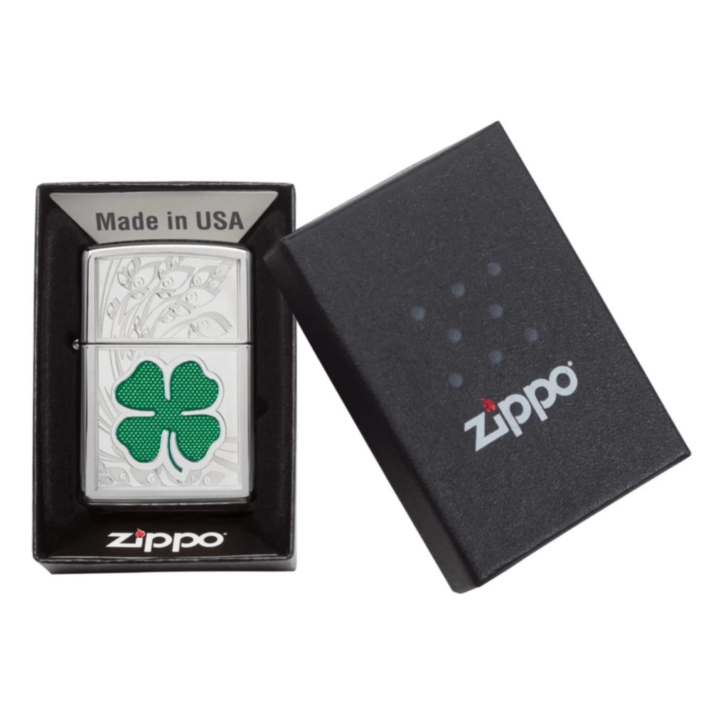 تصویر فندک Zippo مدل Clover Design با طرح شبدر چهاربرگ روی بدنه براق نقرهای